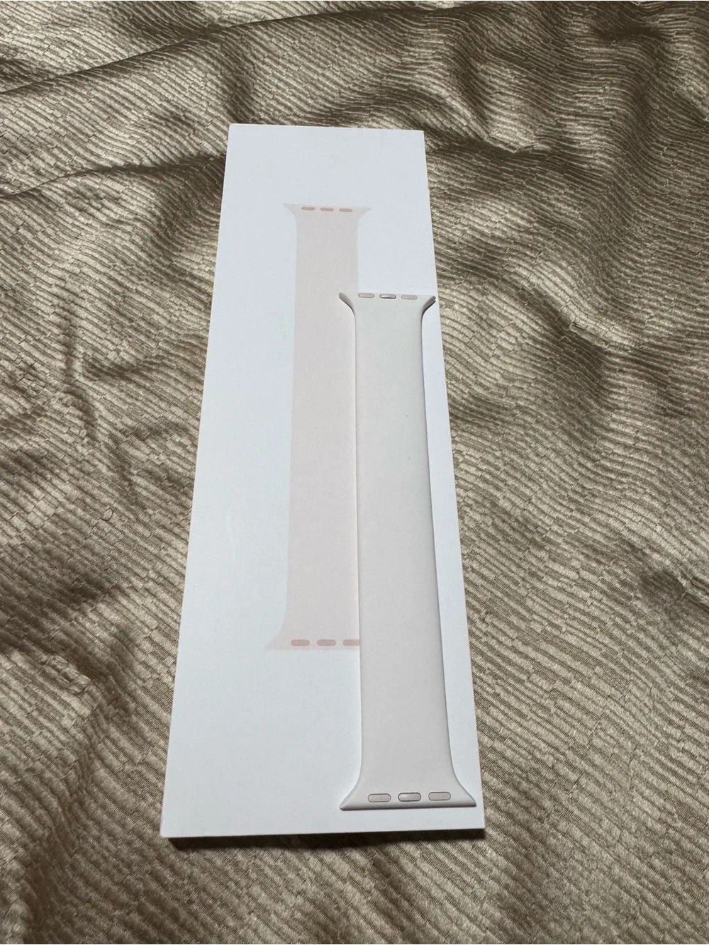 Apple Watch band 42mm Light Blush Solo Loop - Size 7 Excellent condition. NWOT
